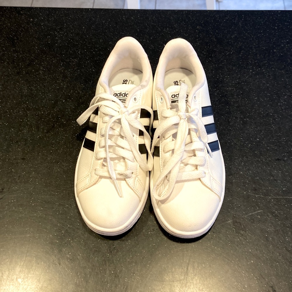 Womens Adidas Ortholite Float sneakers. Size 7 white/black